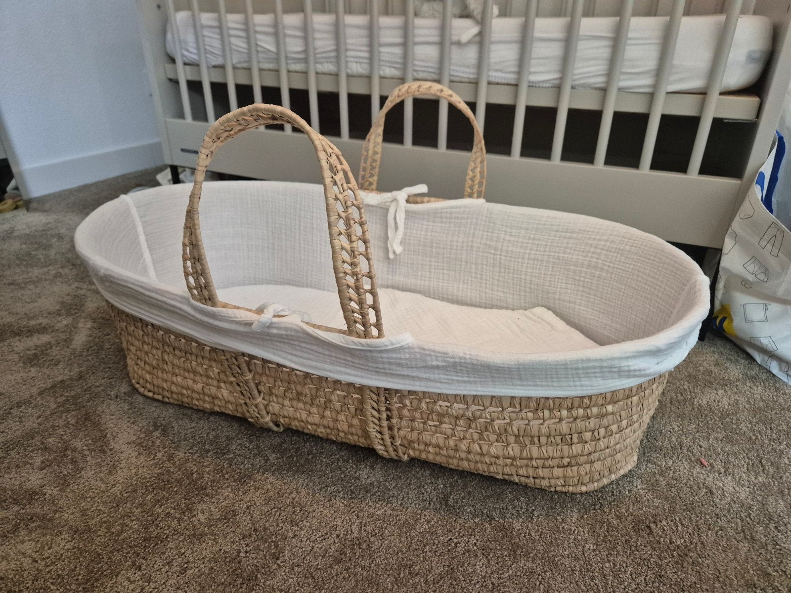 Mooie rieten Mozesmand met bekleding en matrasje, Kinderen en Baby's, Ophalen