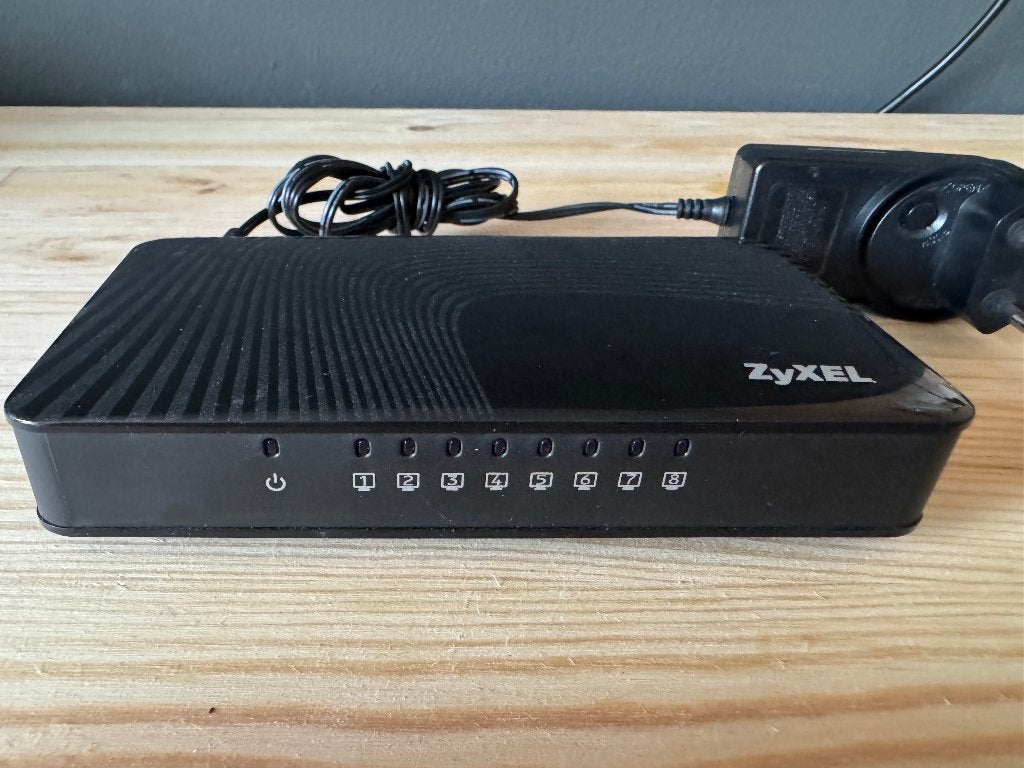 ZyXEL GS-108S 8-poorts Gigabit met QoS incl. voeding, Ophalen of Verzenden, Gebruikt