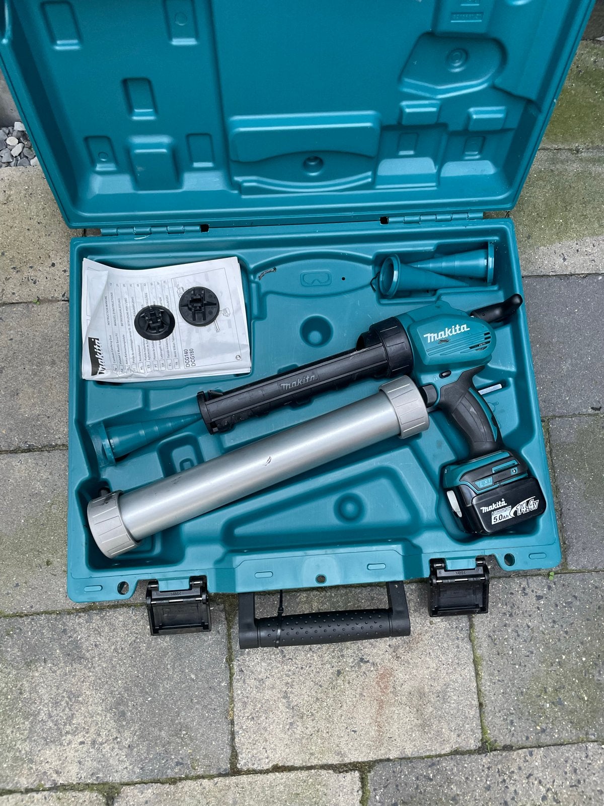 Makita Kitspuit DCG180 met 5.0Ah accu en koffer, Doe-het-zelf en Verbouw, Ophalen of Verzenden, Zo goed als nieuw, Kitspuit, Makita