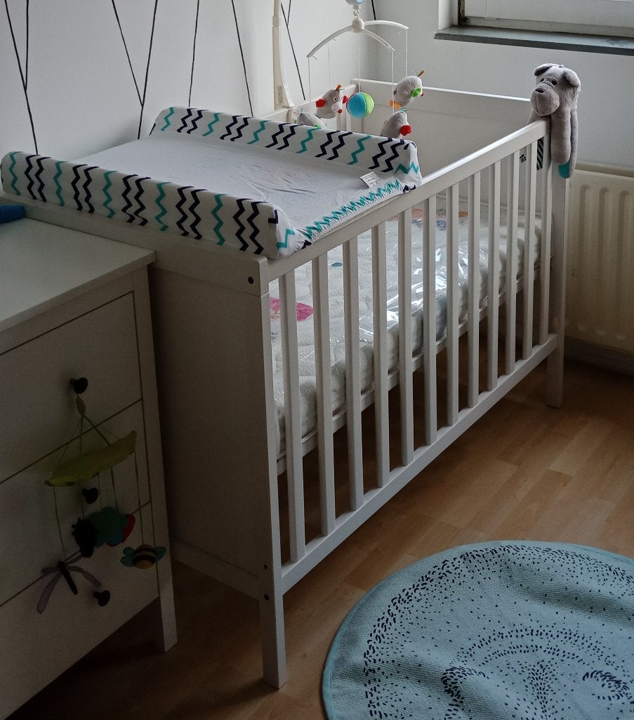 Babybed inclusief matras +  Zijsteun, wit, Ophalen, Zo goed als nieuw, Ledikant