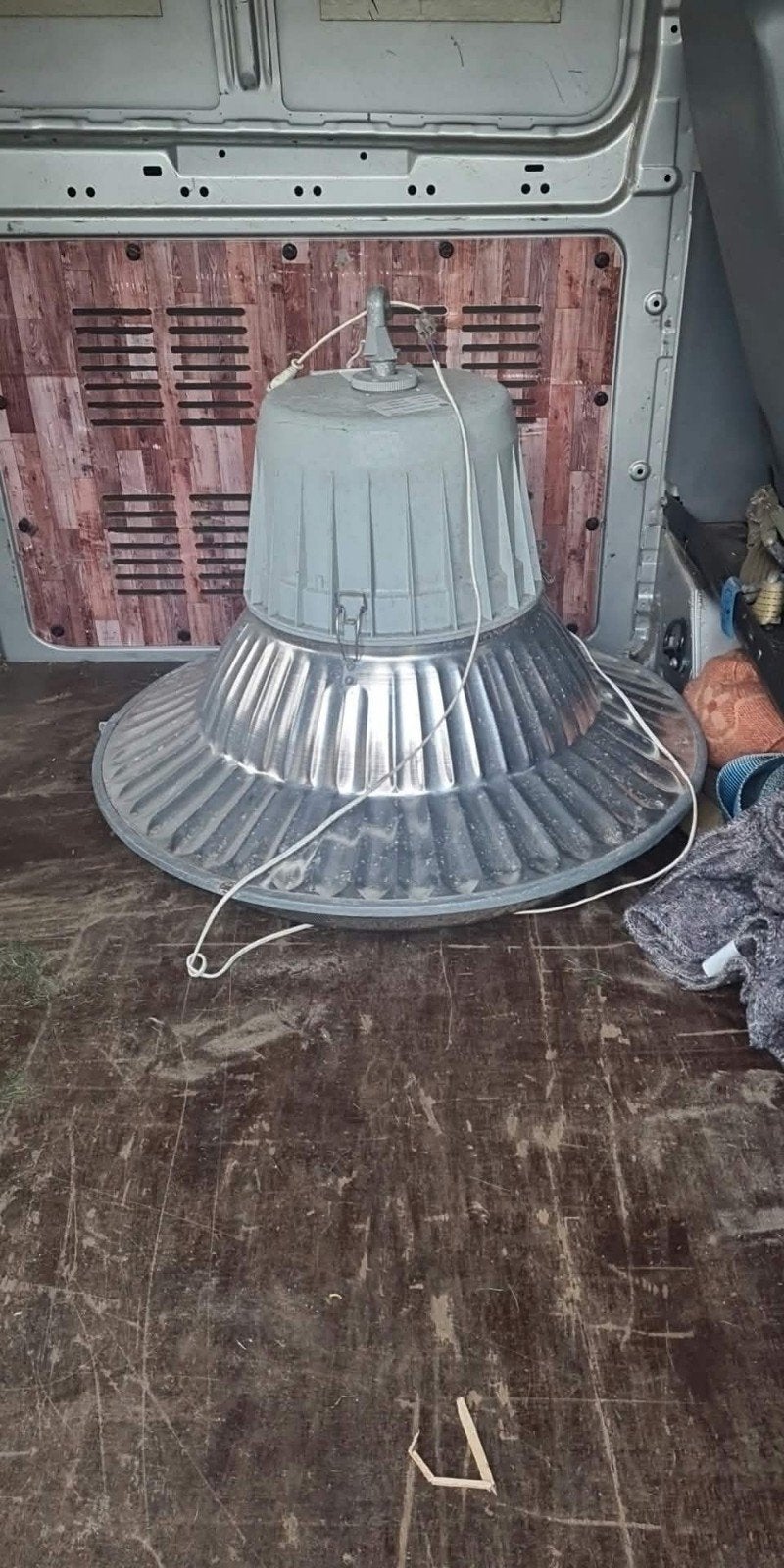 grote industriële lamp, Ophalen