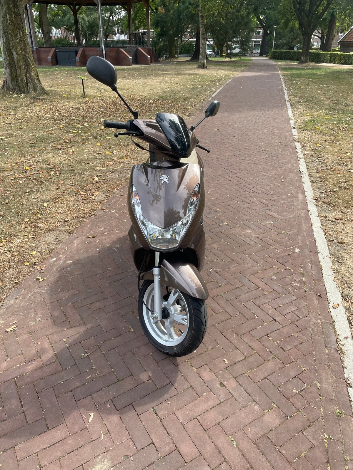 Scooter peugeot kisbee 2017, Ophalen, Overige modellen, Maximaal 45 km/u, Zo goed als nieuw
