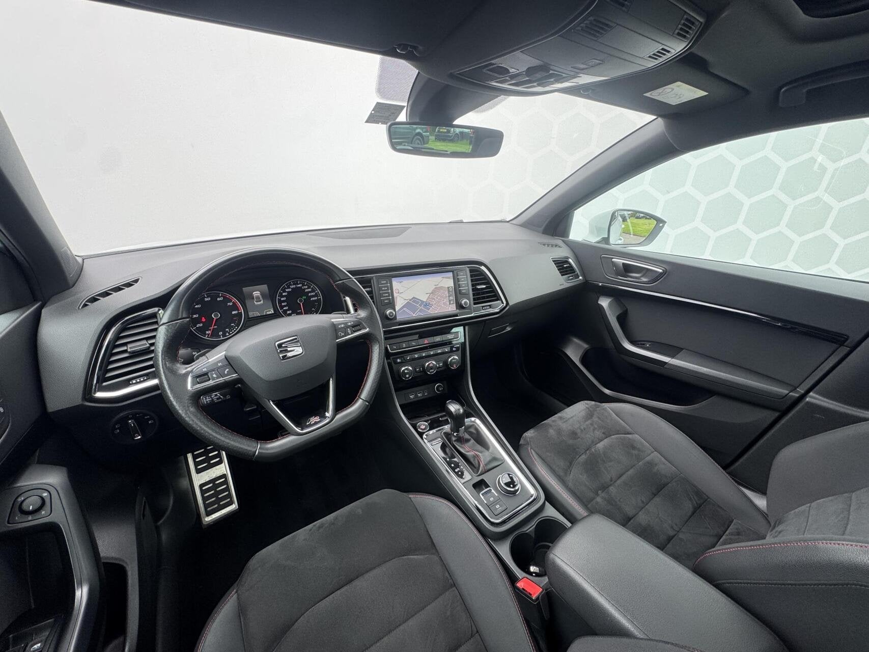 Seat Ateca 2.0 TSI FR 4DRIVE Panoramadak 360 Camera Carplay, Auto's, Seat, Automaat, Gebruikt, Ateca, Wit