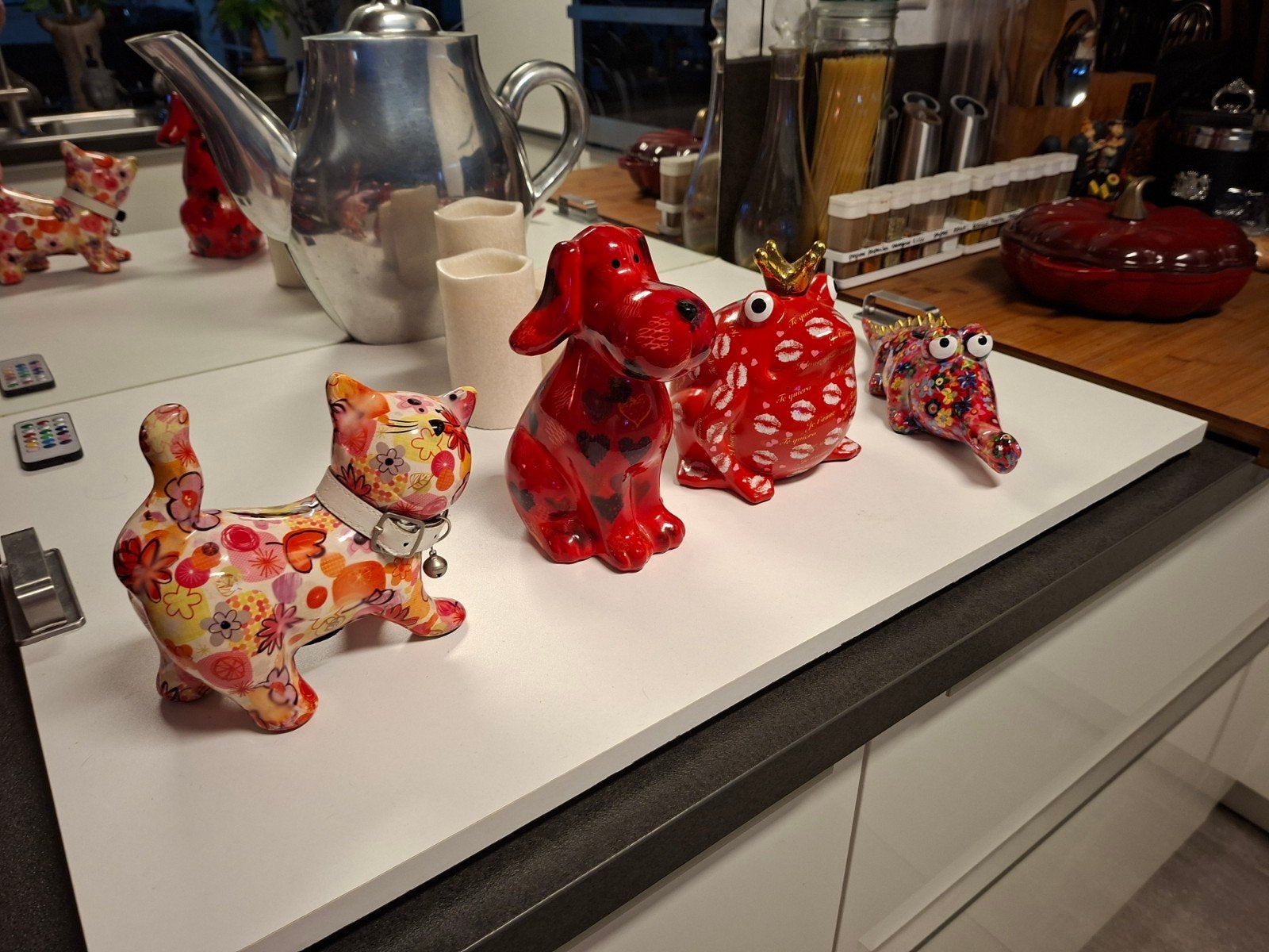 4x POMME PIDOU spaarpotten( kat,hond,krokodil en kikker), Verzamelen, Spaarpotten, Zo goed als nieuw, Dier, Steen, Aardewerk of Keramiek