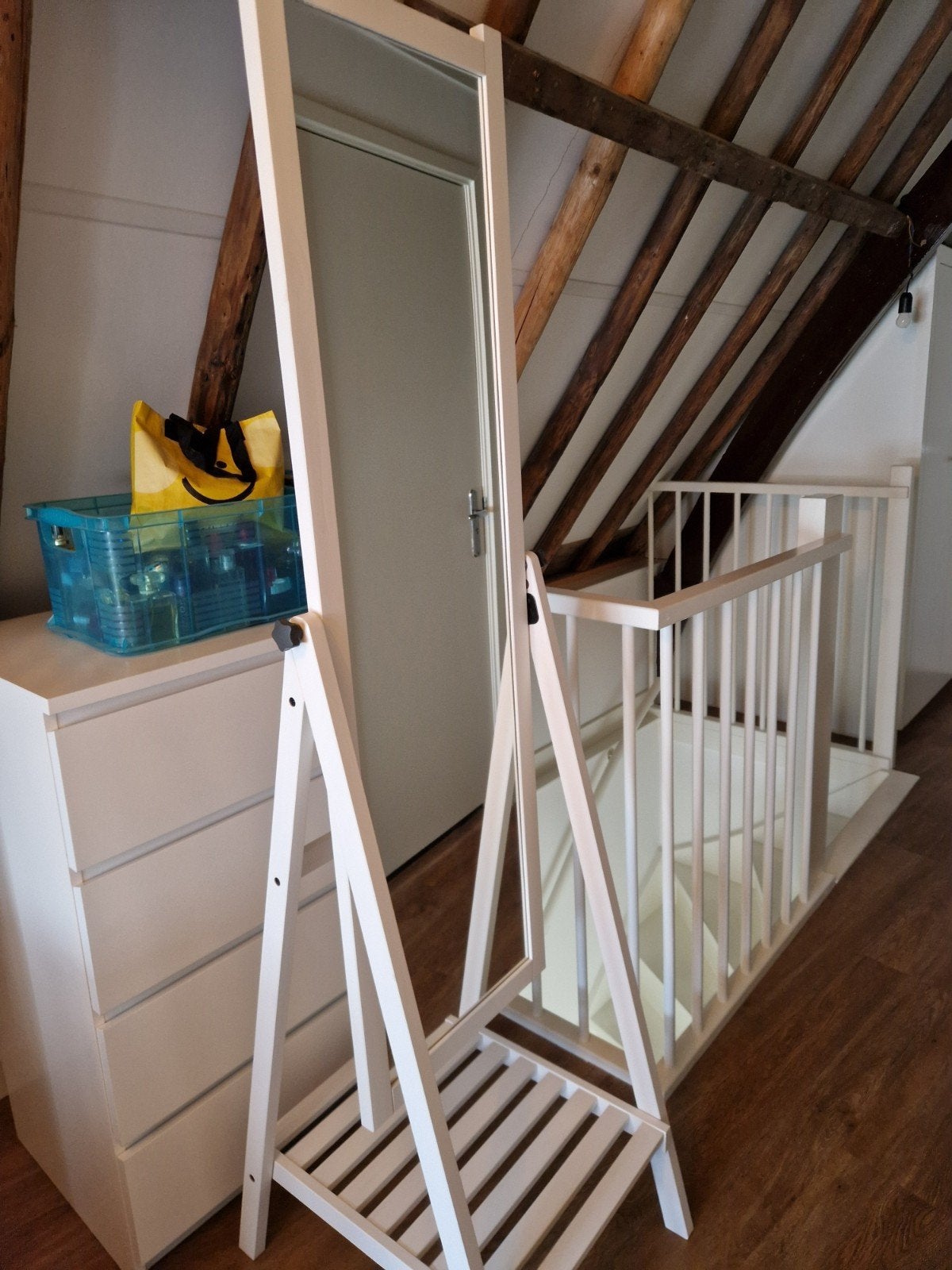 Witte IKEA ISFJORDEN staande passpiegel met plank, Ophalen