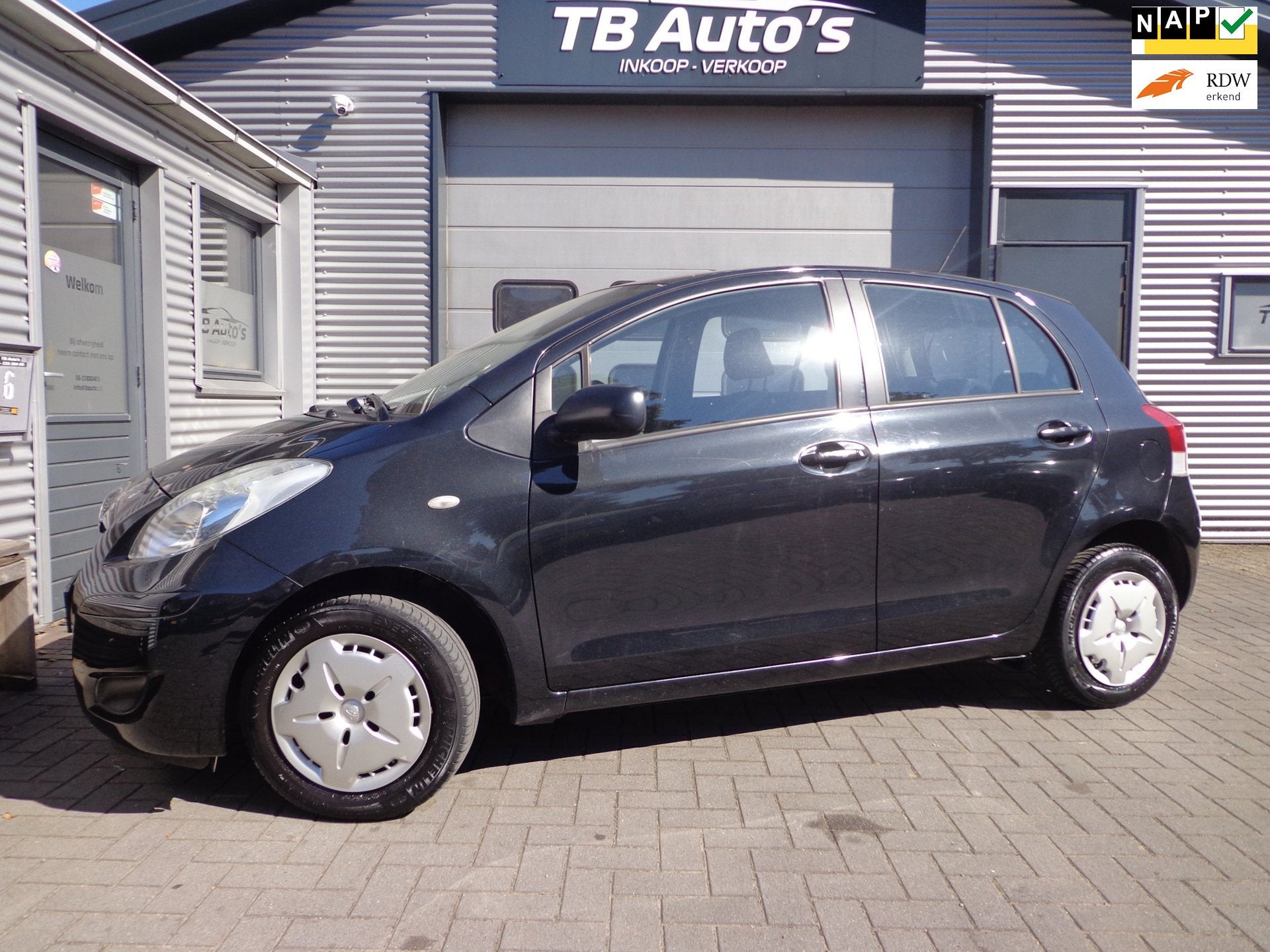 Toyota Yaris 1.0 VVTi Acces 5-DRS ! AIRCO !, Voorwielaandrijving, USB, Stof, Zwart