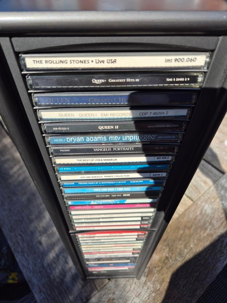 40 cd's in soft opening cd's rek, Huis en Inrichting, Woonaccessoires | Cd- en Dvd-rekken, Ophalen, Hout, Cd's