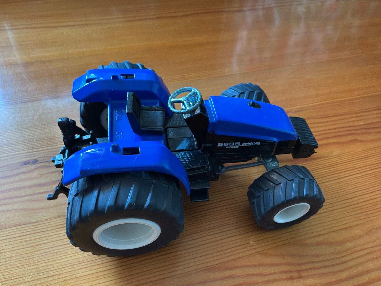 Siku New Holland 5635 Ford Tractor 1:32 blauw, Ophalen of Verzenden, Zo goed als nieuw