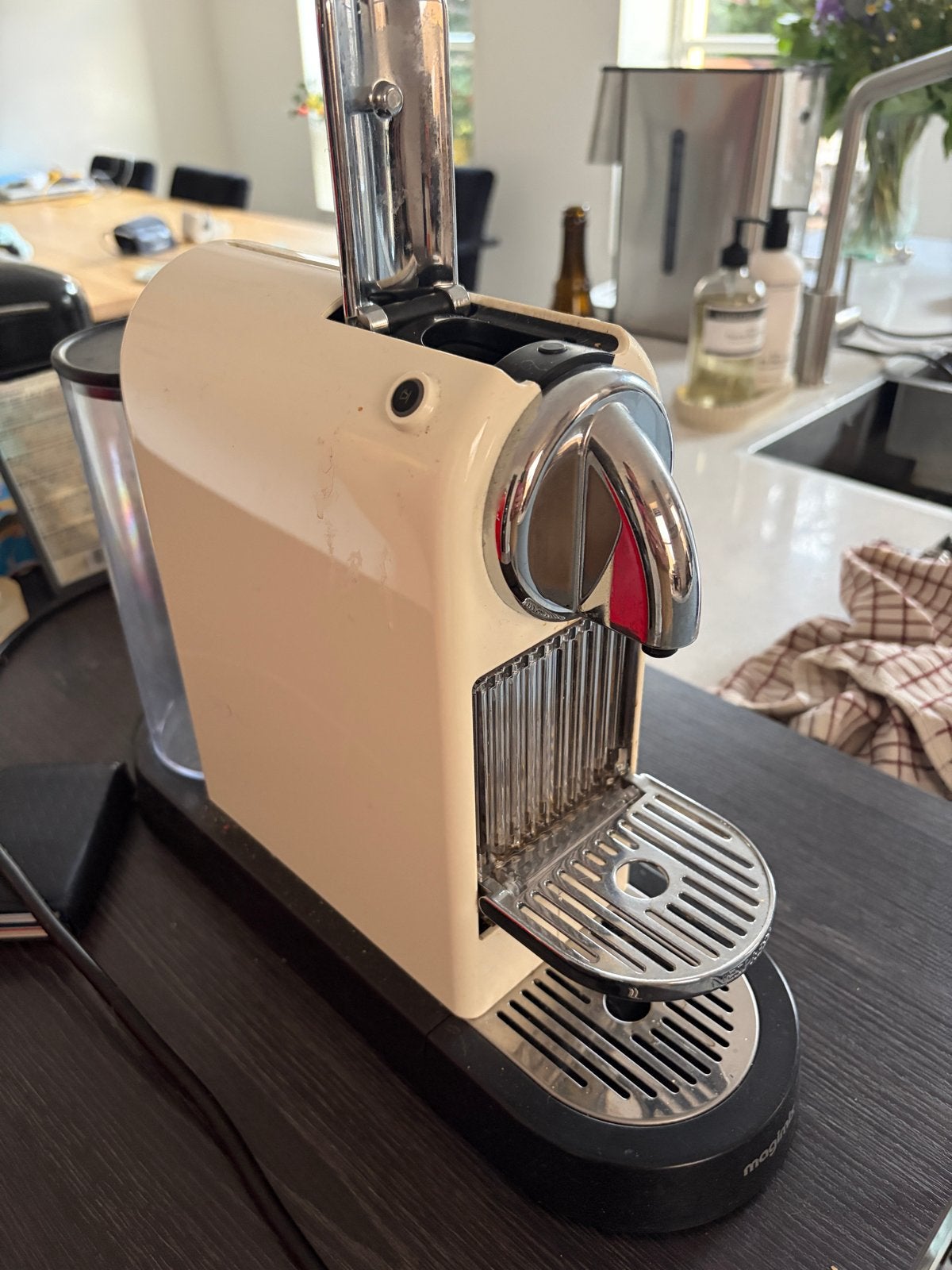 Nespresso Magimix Inissia Koffiezetapparaat - Crème, Ophalen, Espresso apparaat, Zo goed als nieuw, 1 kopje