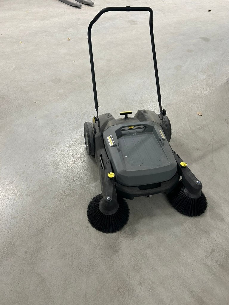 Karcher veegmachine handmatig, Doe-het-zelf en Verbouw, Reinigingsmachines, Ophalen, Zo goed als nieuw, Overige typen