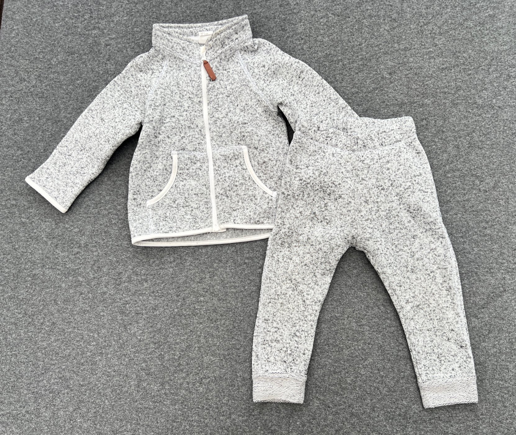 H&M 2-delige set maat 80 – lichtgrijs – unisex – als nieuw, Kinderen en Baby's, Babykleding | Maat 80, Ophalen of Verzenden, Zo goed als nieuw