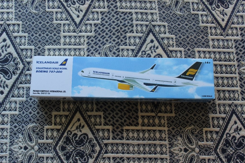 model boeing 757-200  icelander  1:200, Verzamelen, Ophalen of Verzenden, Gebruikt, Schaalmodel