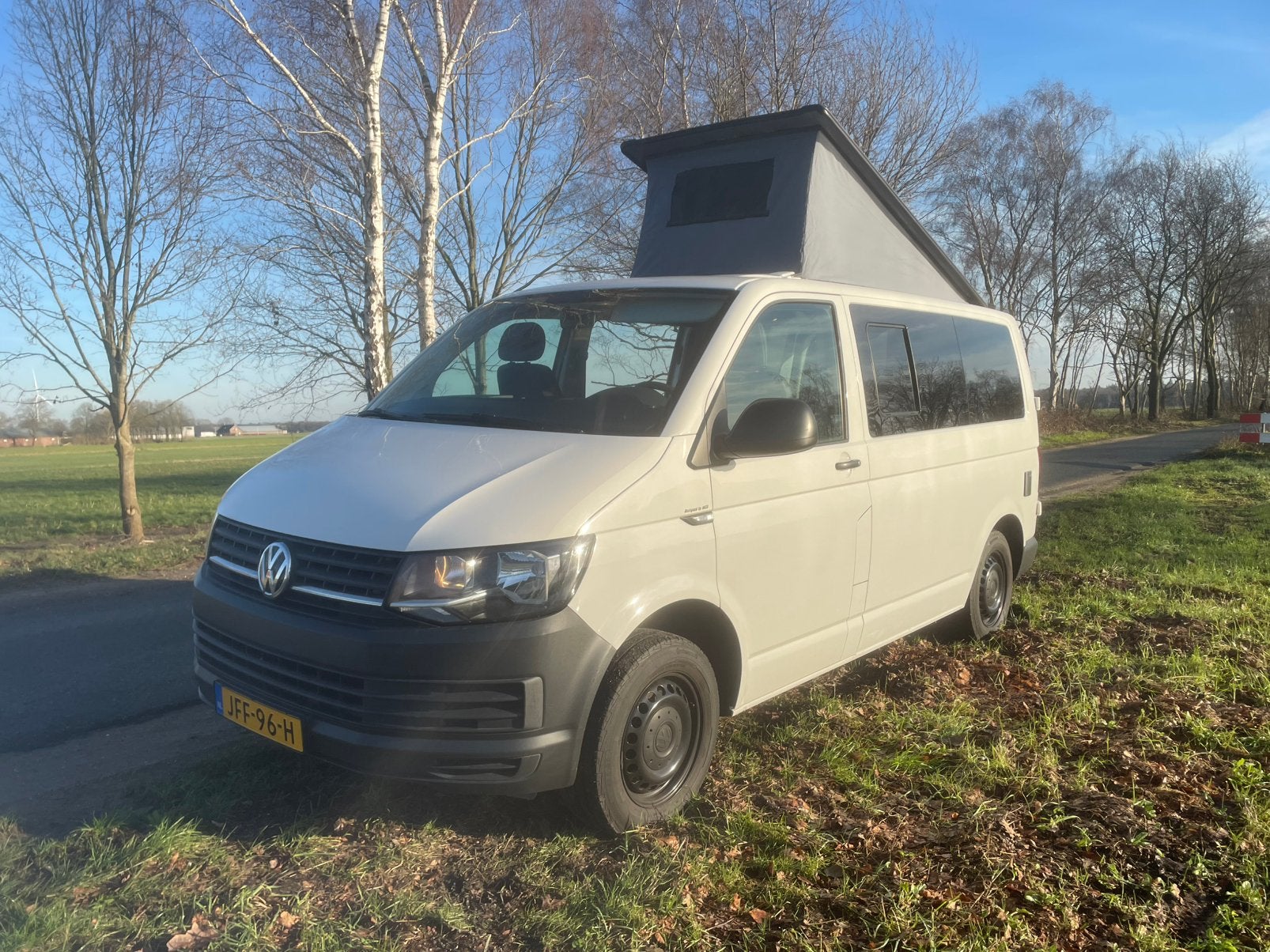 VW T6 buscamper bj 2016 met 131dkm, Chemisch toilet, Buscamper of Camperbus, Reservewiel, Volkswagen