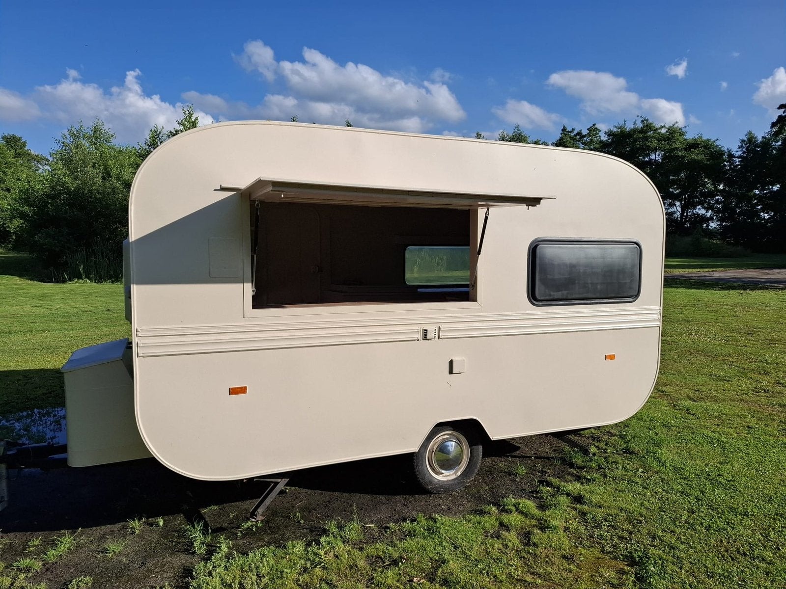 Gerenoveerde foodtruck aanhanger, Ophalen