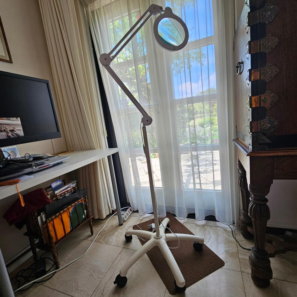 Loep met licht op rijdende standaard, Ophalen, Vergrootglas of Loep
