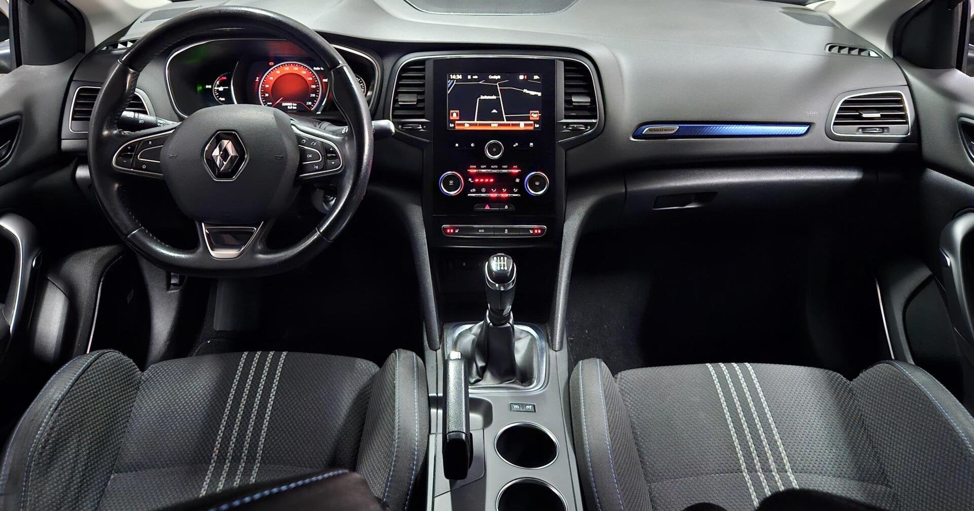 Renault Megane SW 1.5 dCi|LED|Trekhaak|Stoelverwarming|Parke, Voorwielaandrijving, Gebruikt, 4 cilinders, Zwart