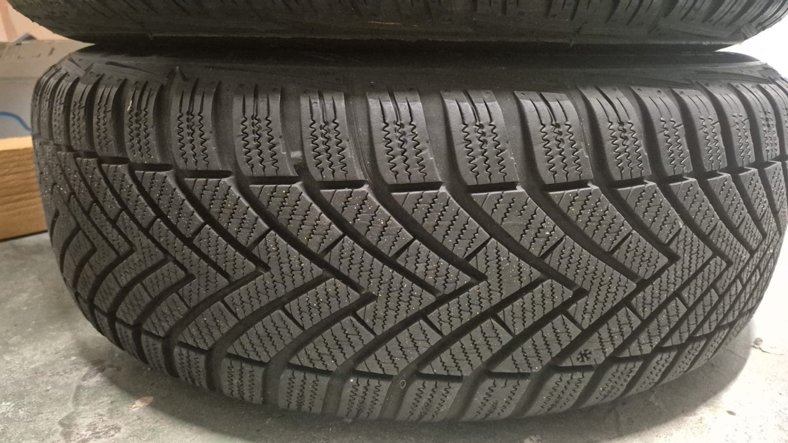 Vredestein winterbanden op originele Toyota Auris velgen, Ophalen, Zo goed als nieuw