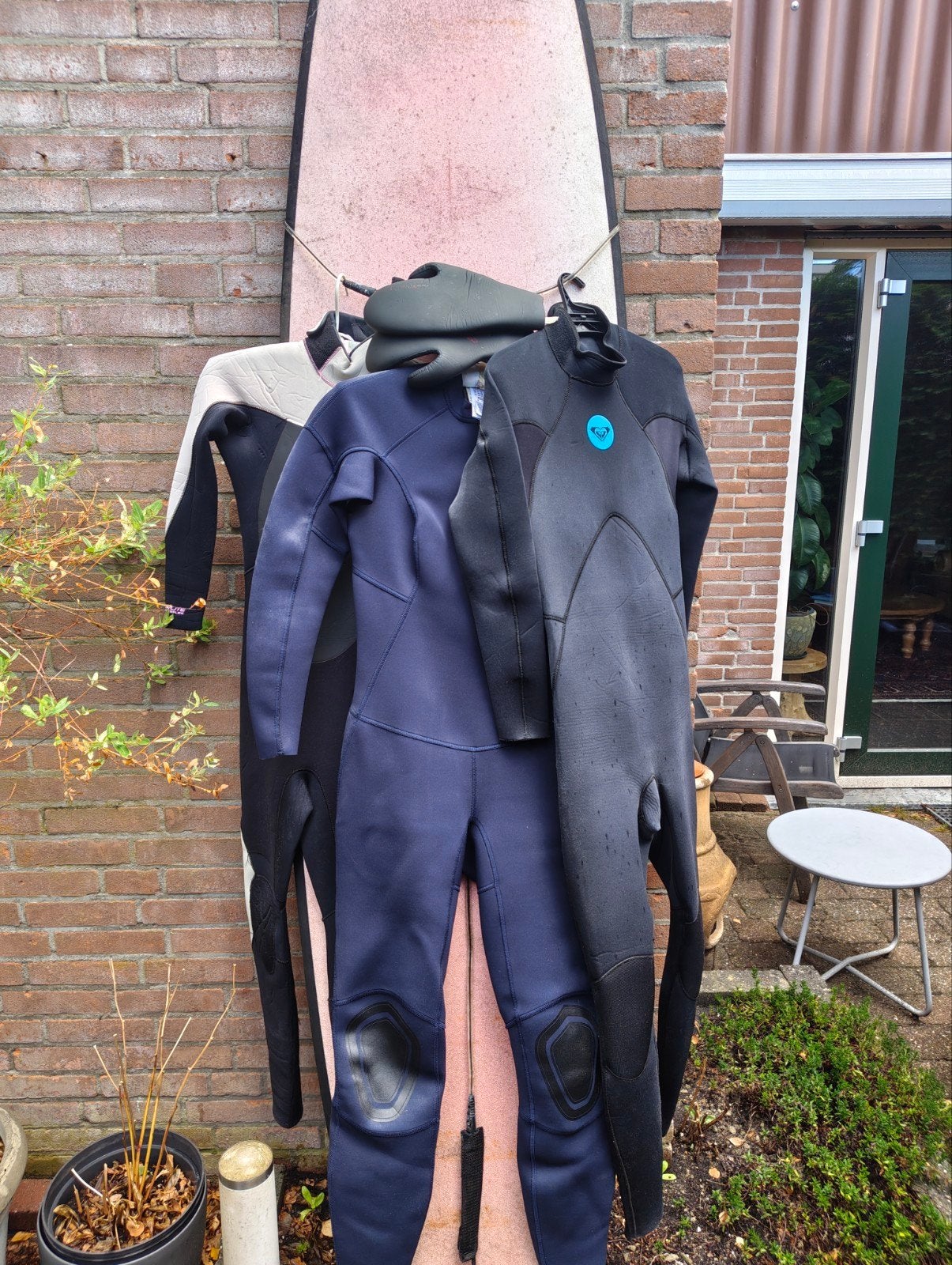Longboard met toebehoren: wetsuits, handschoenen en wax, Ophalen, Gebruikt, Longboard, Met vinnen