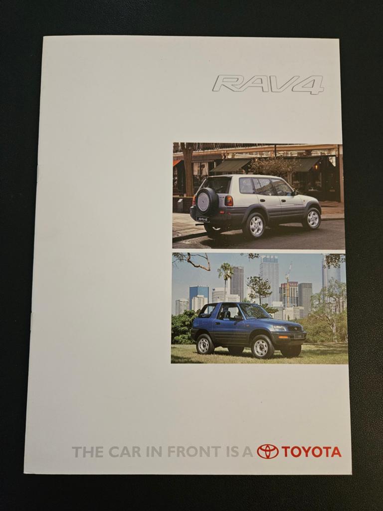 Brochure Toyota RAV4 1997 UK, Ophalen of Verzenden, Zo goed als nieuw, Toyota