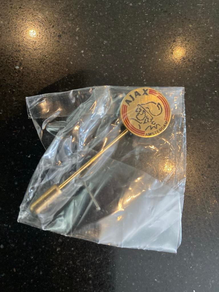 Vintage Ajax Amsterdam Speldje - Nieuw in verpakking, Ophalen, Nieuw, Sport, Speldje of Pin