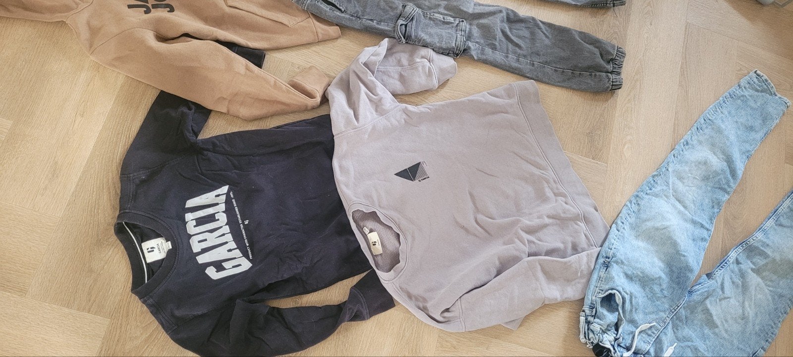 11 stuks kledingpakket 146 152 hoodie truien broek, Ophalen of Verzenden, Gebruikt, Maat 146