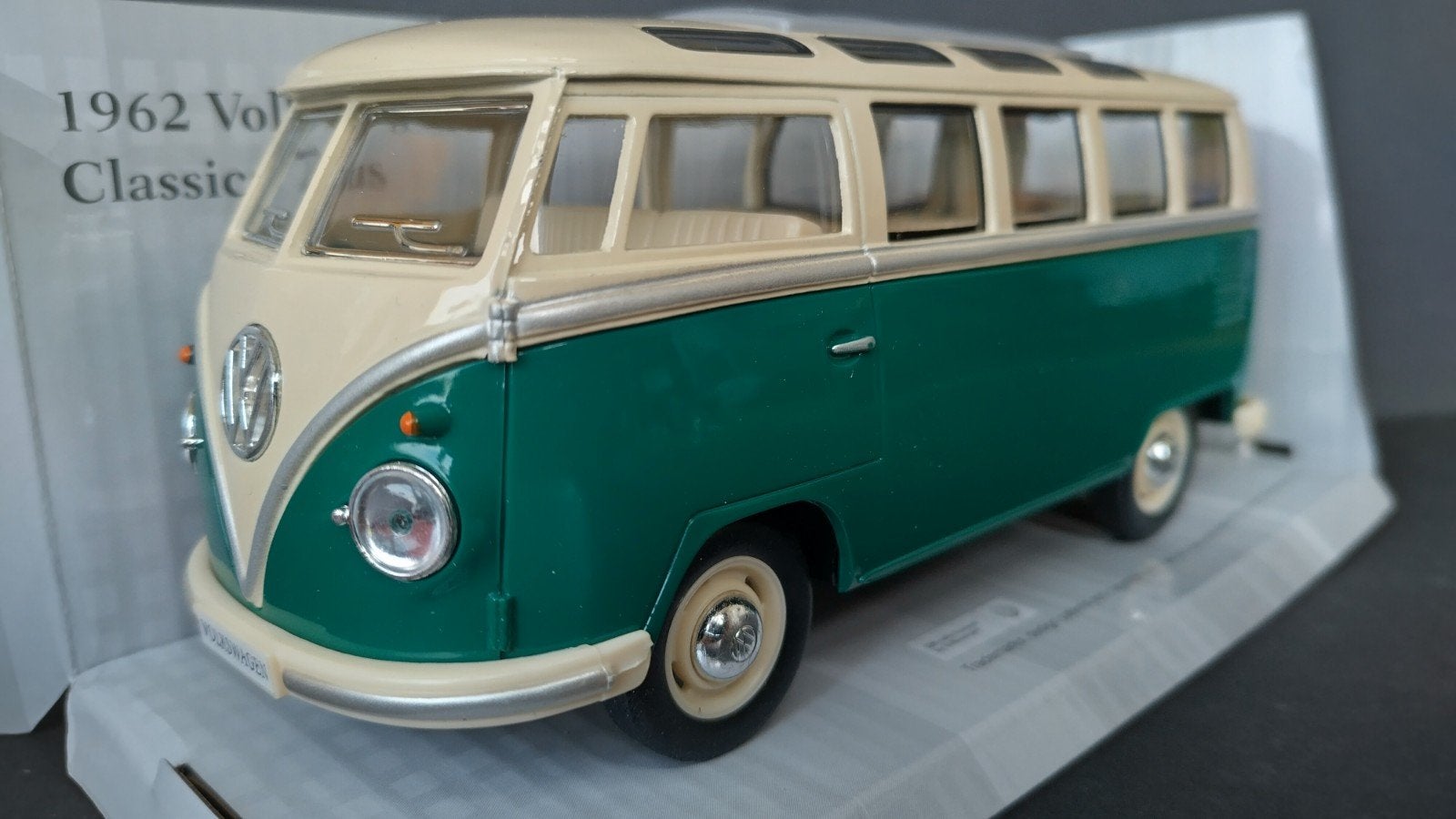 Volkswagen Vw Transporter T1 samba 1:43 Kinsmart Pol, Hobby en Vrije tijd, Overige merken, Auto, ., Nieuw