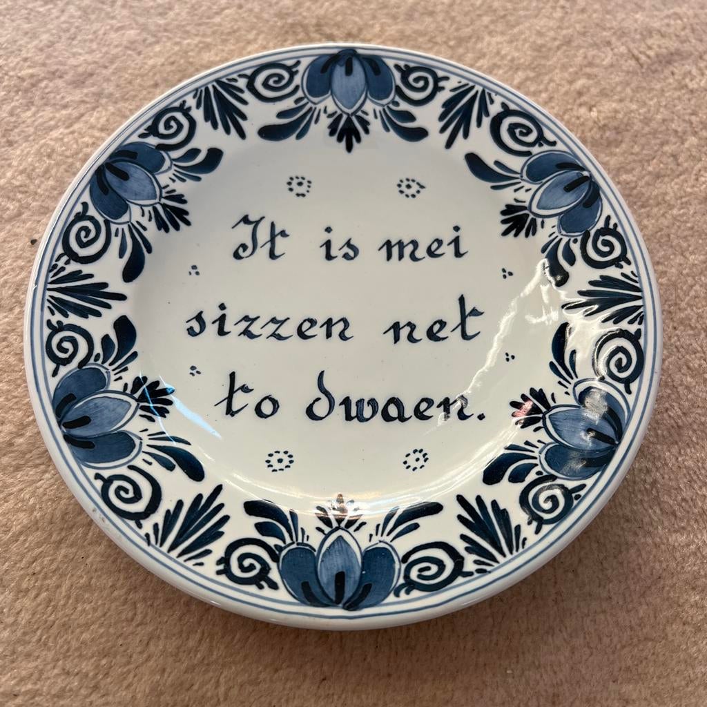 Fries Aardewerk Bord met Spreuk, Ophalen