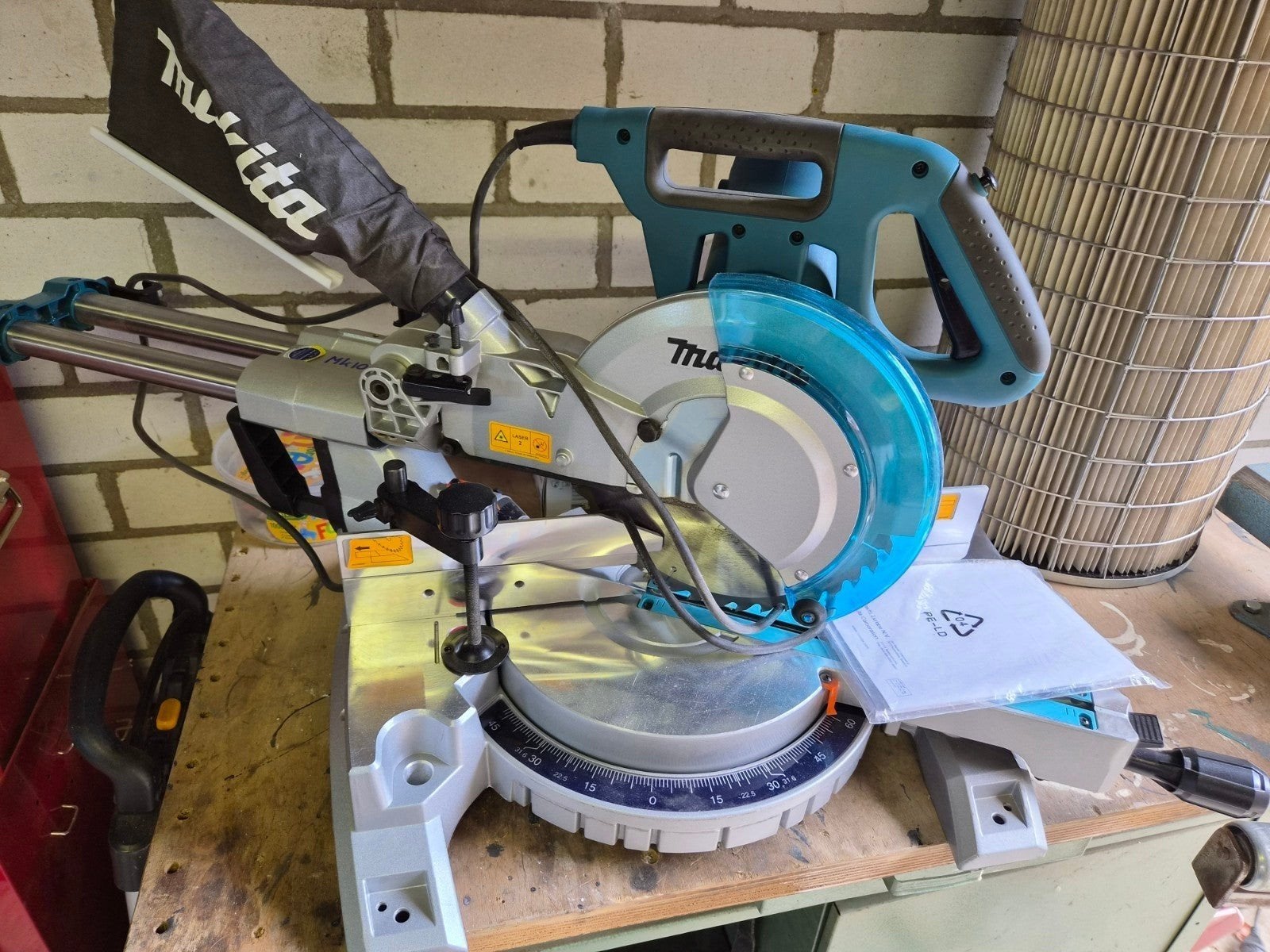 makita LS1018L afkortzaagmachine + zaagtafel met laserlijn, Doe-het-zelf en Verbouw, Gereedschap | Zaagmachines, Ophalen, 1200 watt of meer