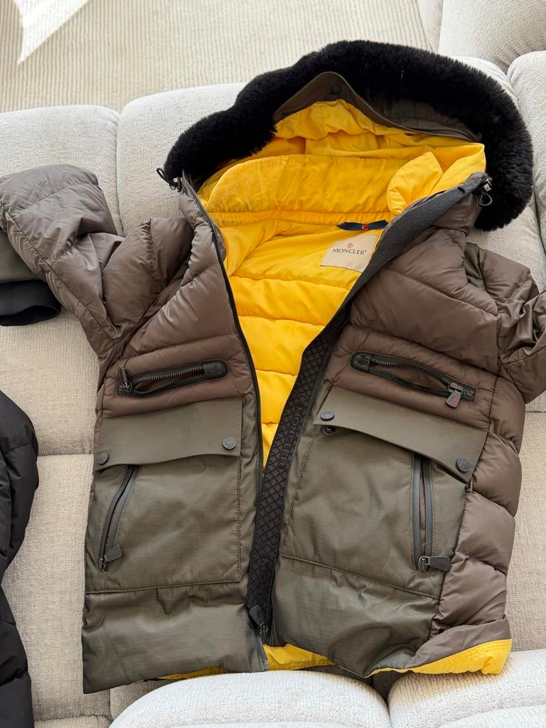 Heren/ jongens Moncler Jas - Bruin/Geel met Bontkraag, Kleding | Dames, Jassen | Winter, Ophalen of Verzenden, Zo goed als nieuw