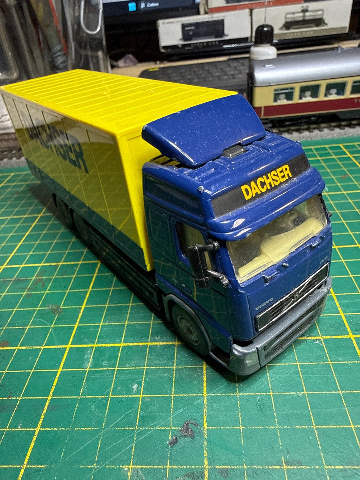 Volvo FH12 Dachser vrachtwagen model, Overige merken, Gebruikt, 1:50 of kleiner, Ophalen of Verzenden