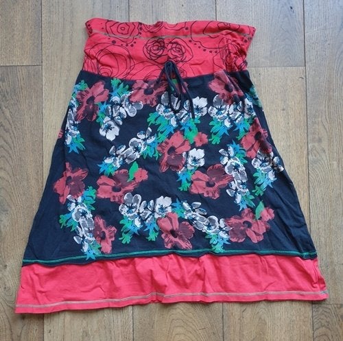 Rood met Zwarte Rok Bocho's (L), Kleding | Dames, Maat 42/44 (L), Ophalen of Verzenden, Knielengte, Gedragen
