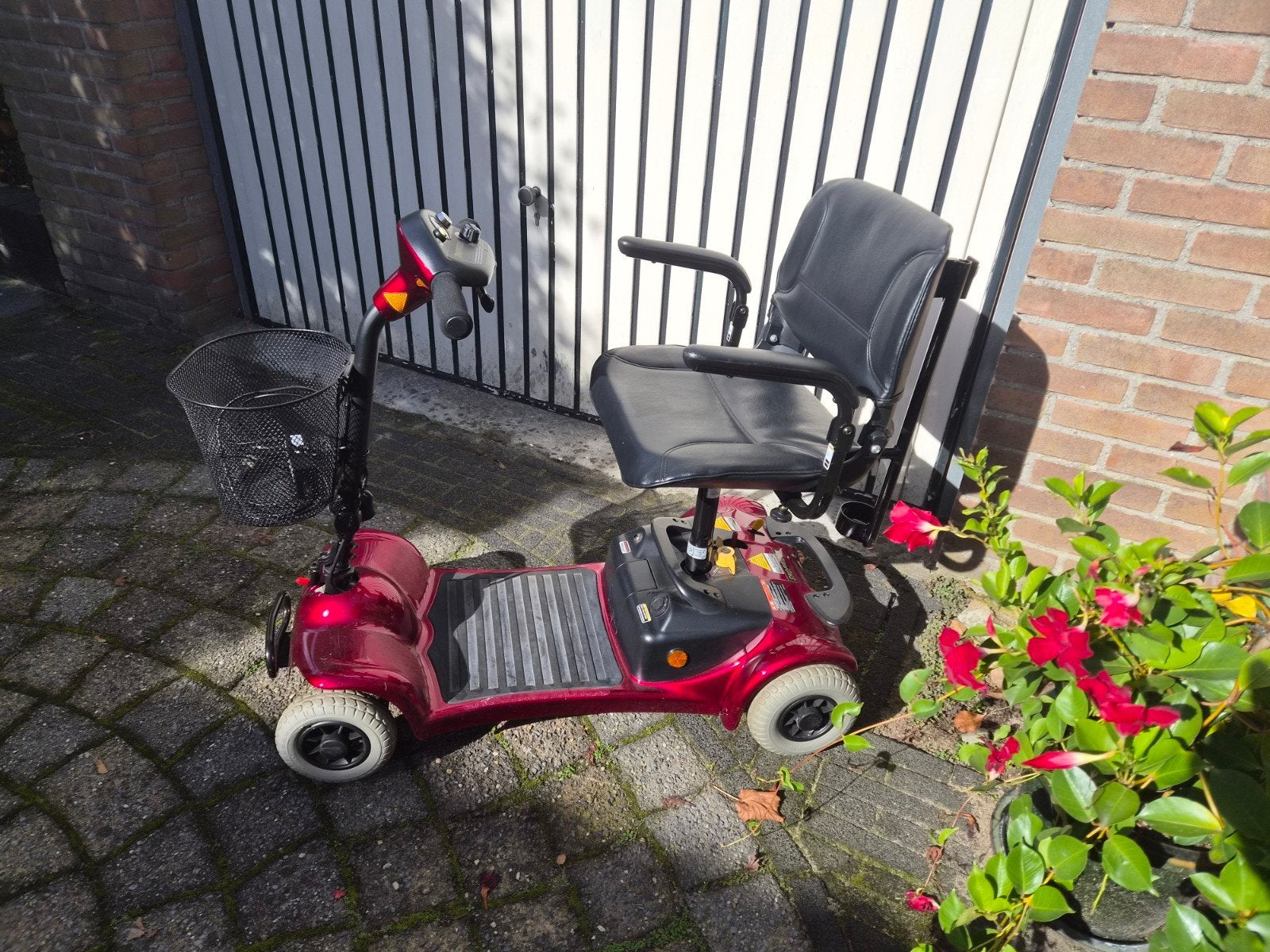 Inklapbare en compacte scootmobiel, Diversen, Ophalen, Zo goed als nieuw, Shoprider, 10 km/u of minder