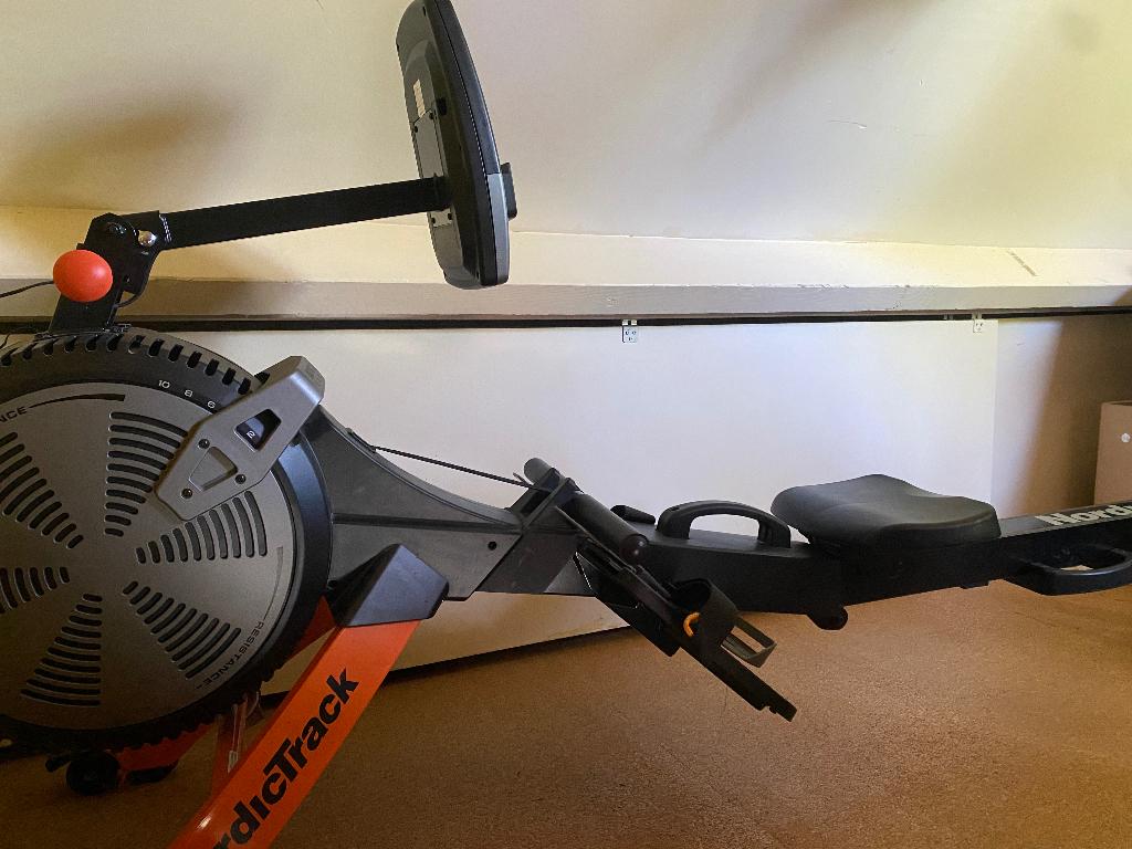 NordicTrack RX800 roeitrainer + Focus Fitness vloermat, Sport en Fitness, Benen, Ophalen of Verzenden, Zo goed als nieuw, Metaal