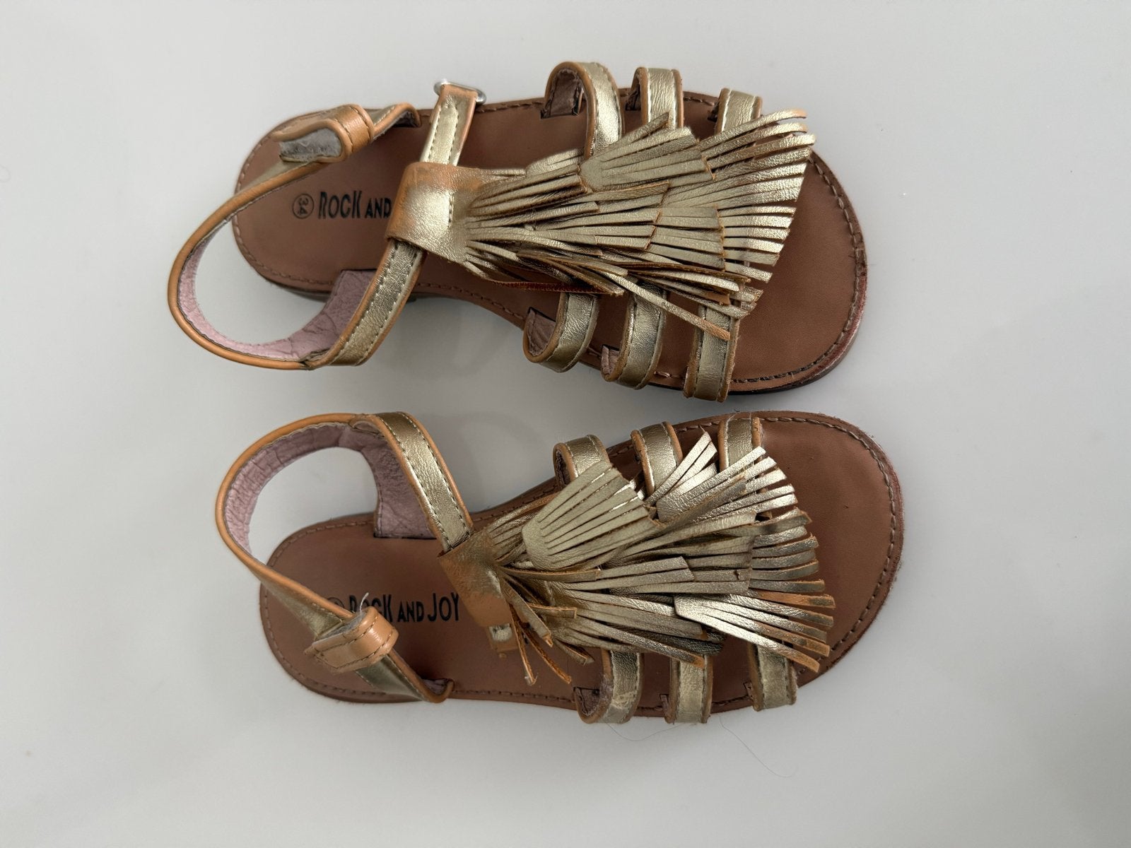 Gouden sandalen met franjes - Rock and Joy - Maat 34, Ophalen of Verzenden, Gebruikt, Meisje, Schoenen