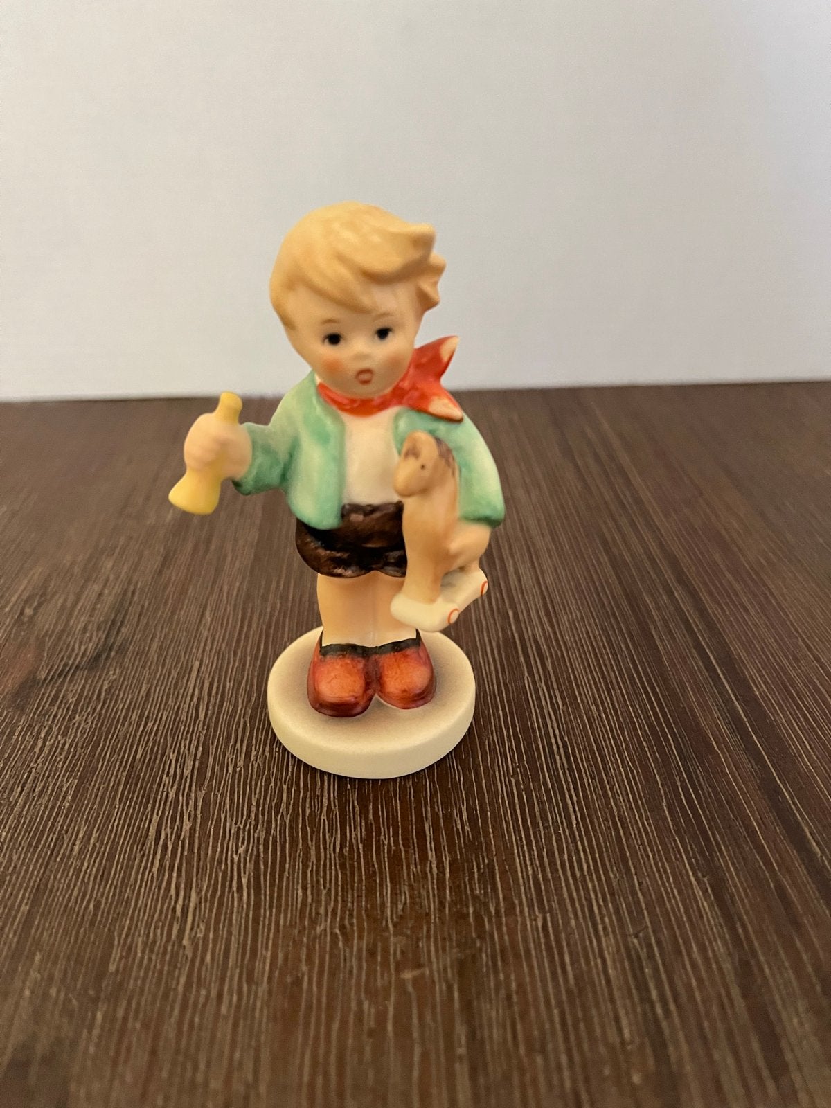 Vintage Hummel beeldje: Jongen met speelgoedpaard, Verzamelen, Ophalen, Zo goed als nieuw, Hummel