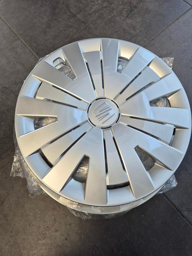 4 nieuwe Seat wieldoppen., Ophalen, Nieuw