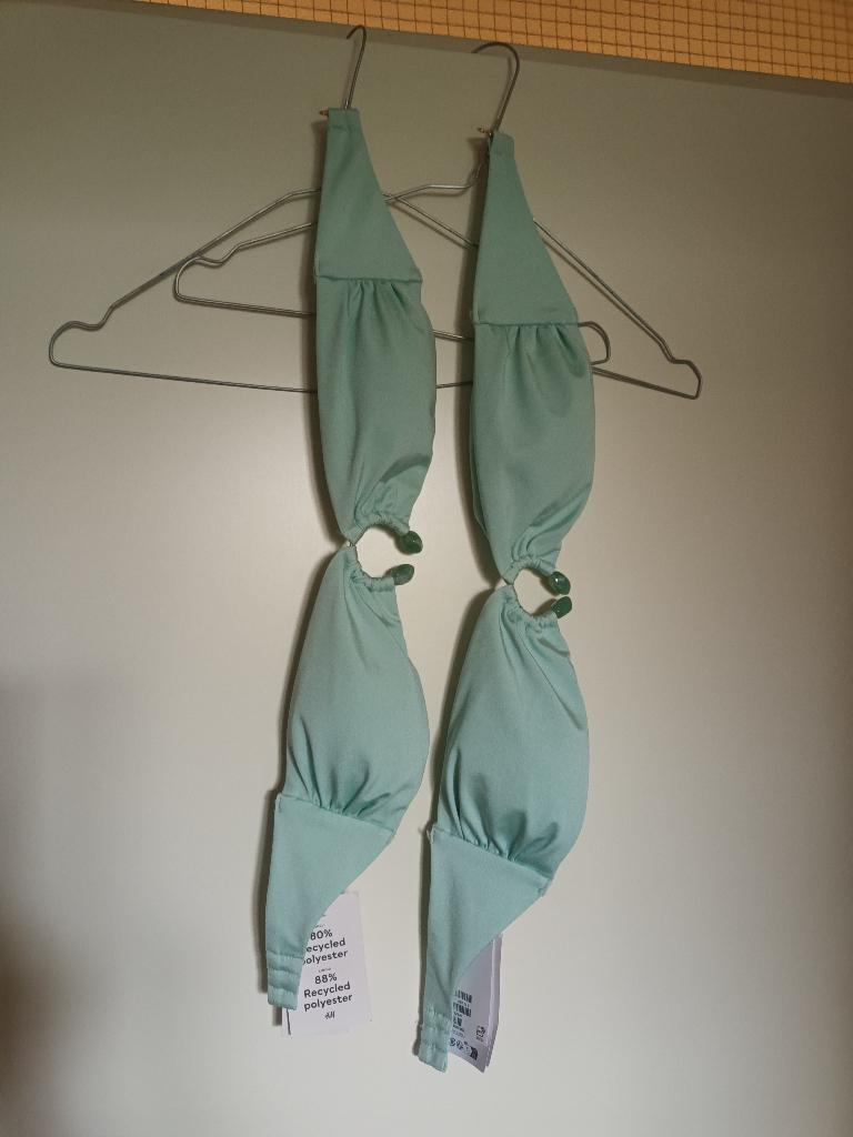 2x bovenstuk Bikinitop Padded Swimwear NIEUW, Kleding | Dames, Badmode en Zwemkleding, H&M, Ophalen of Verzenden, Zo goed als nieuw