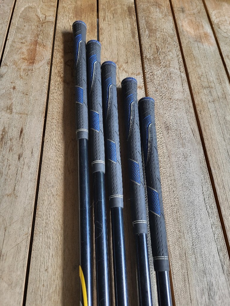 Foto 11 van Rechtshandige beginners golfset of oefenset voor op de baan