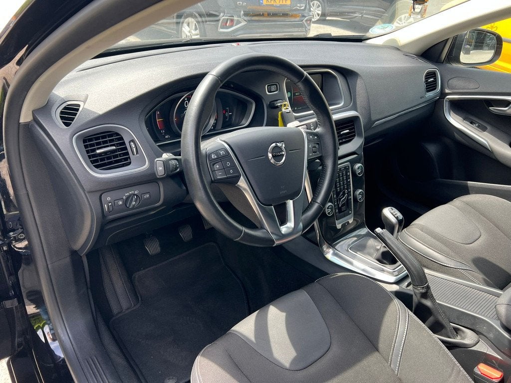 Volvo V40 2.0 T2 R-Design navi, cruise, stoelverw, pdc, Auto's, Stof, Gebruikt, 4 cilinders, 1331 kg