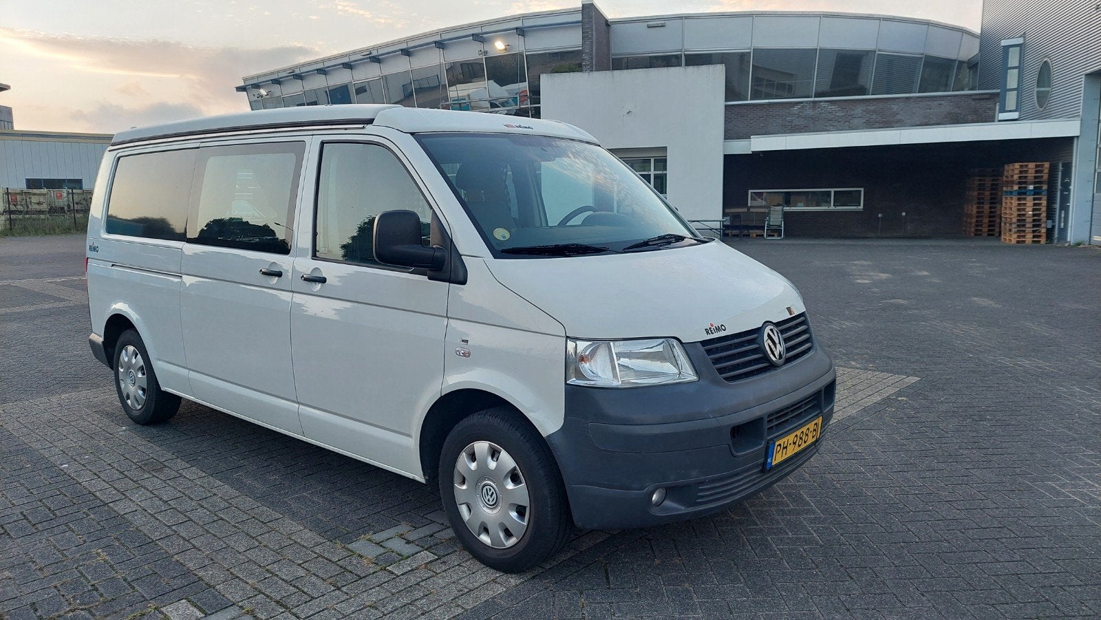 Foto 20 van VW T5 REIMO # 6 ZIT+4 SLAAPPLAATSEN # SLAAPHEFDAK #LENGTEZIT