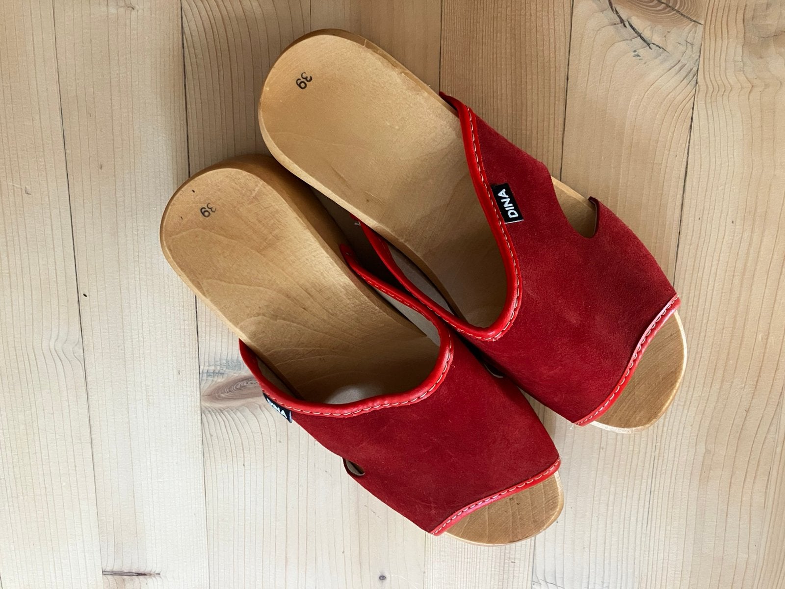 Rode houten klompen Dina, Ophalen of Verzenden, Zo goed als nieuw, Rood