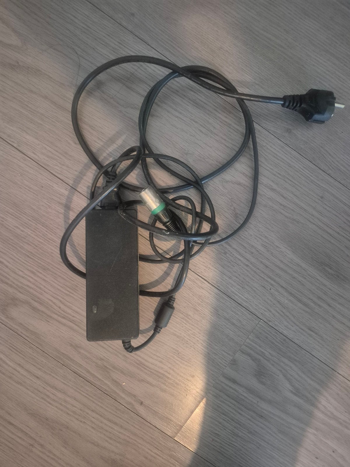 Accell Group Delta E-bike Oplader DPV-84DB 32.96V 2A, Ophalen of Verzenden, Gebruikt