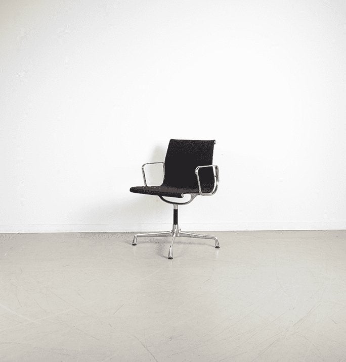 Vitra Eames EA 104 Stoel Bruin Hopsak - Aluminium, Huis en Inrichting, Stoelen, Niet ingevuld, Zo goed als nieuw, Niet ingevuld