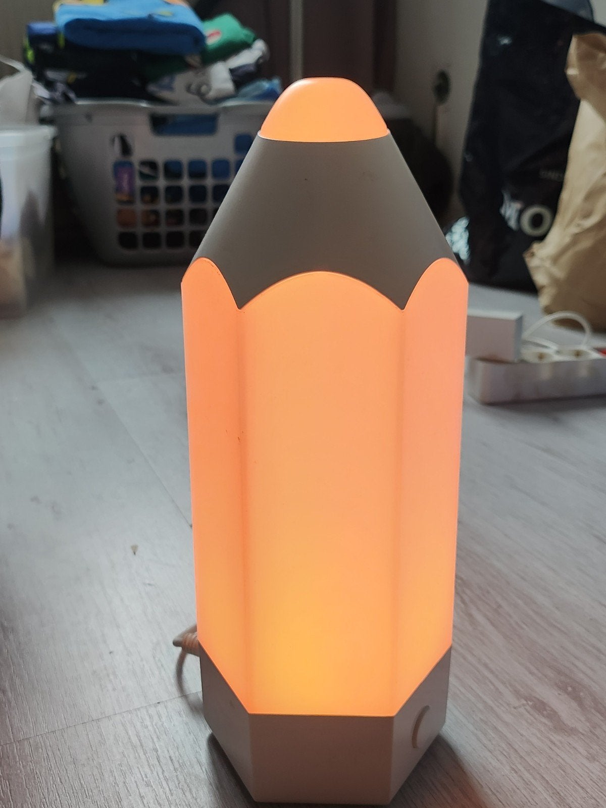 IKEA Pelarboj LED-tafellamp - perfecte staat, Kunststof, Kinderlamp, Overige fittingen, Ophalen of Verzenden