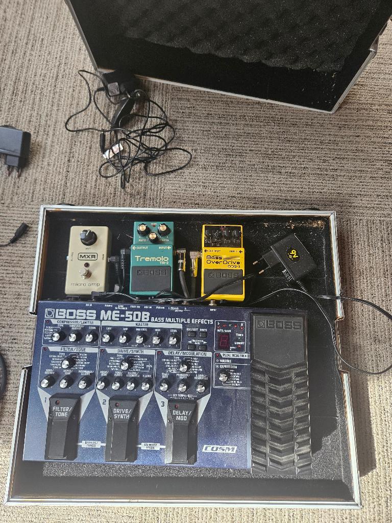 Effecten basgitaar met koffer, Muziek en Instrumenten, Ophalen, Gebruikt, Delay of Echo
