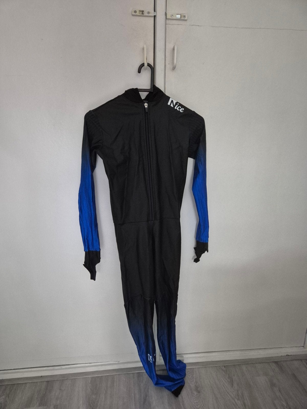 Nice rubberpak maat M - Zwart/Blauw, Sport en Fitness, Ophalen of Verzenden, Nieuw, Overige merken