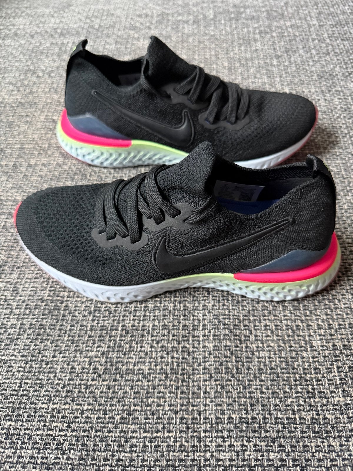 Nike Epic React Flyknit 2 - Nieuw in doos - Maat 36.5, Zwart, Nieuw, Ophalen of Verzenden, Sneakers of Gympen