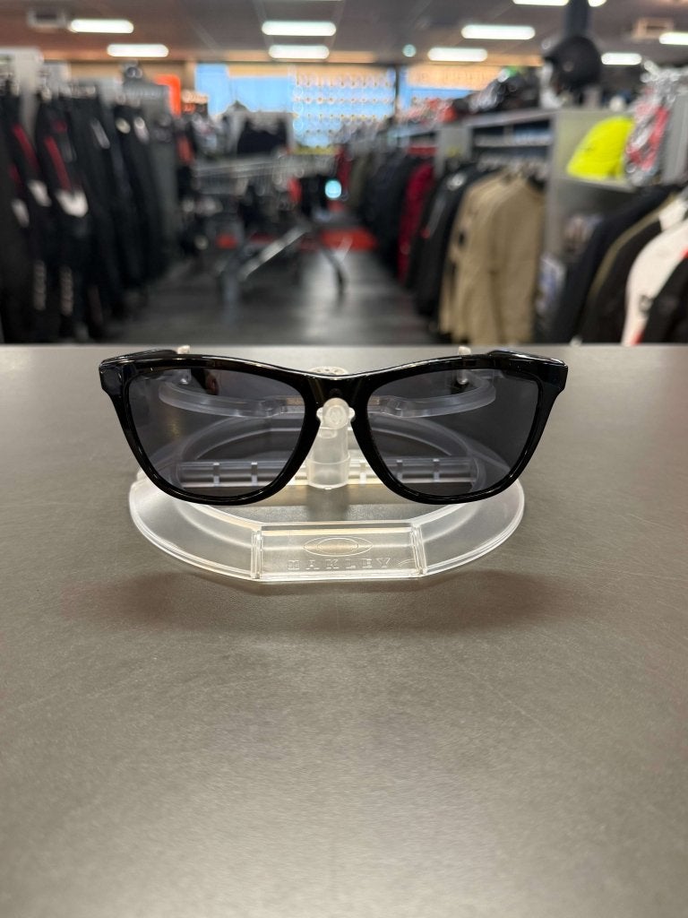 OAKLEY FROGSKIN POLISHED BLACK, MET BESCHERMDOOS, Motoren, Overige typen, Ophalen of Verzenden, Oakley, Supportnetherlands@oakley.com