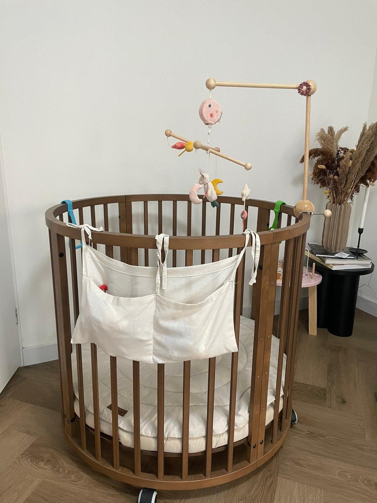 Nieuwe Novi Mila ronde babybox Walnut (complete set), Kinderen en Baby's, Ophalen, Zo goed als nieuw, Rond, Boxkleed