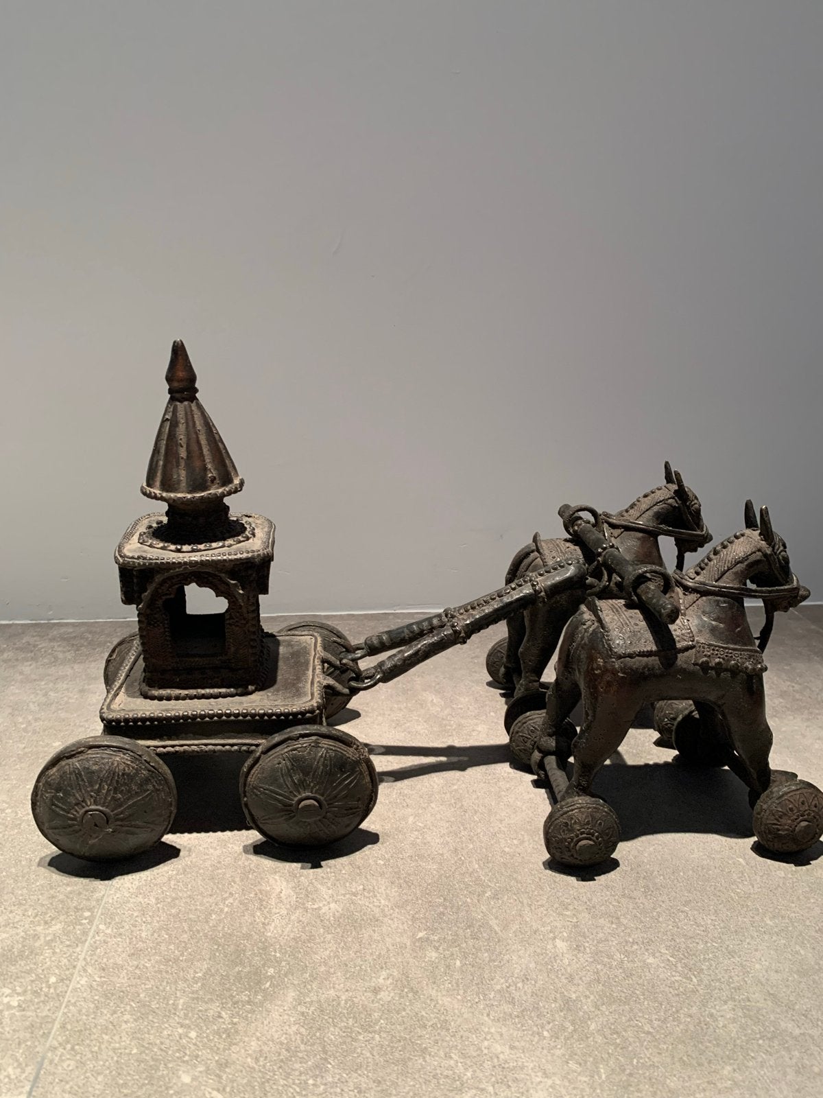 Antieke Indiase tempelwagen met paarden, brons, Ritueel object, Bruin, India, Ophalen of Verzenden